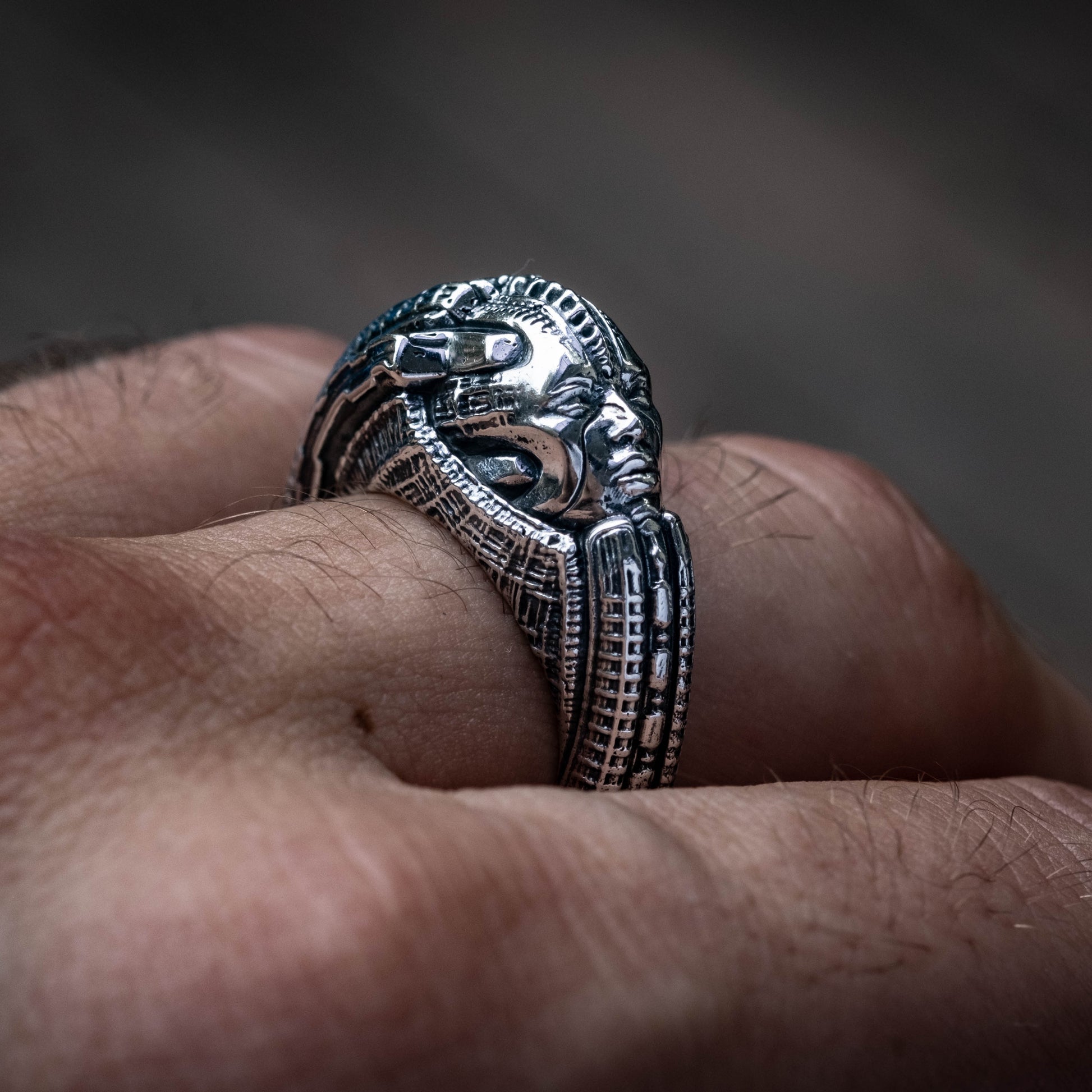 Alien Symbiote Ring - Empire of the Gods