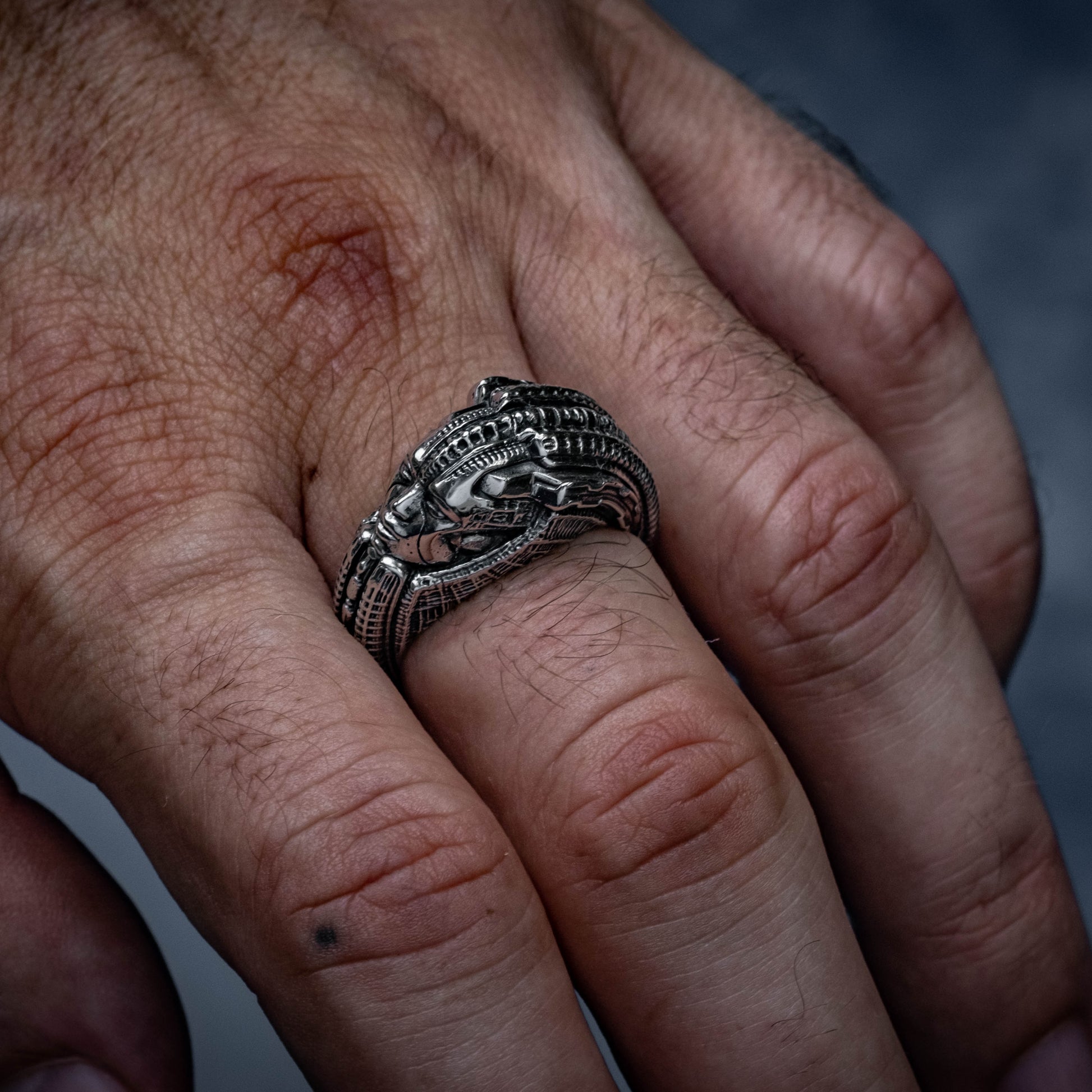 Alien Symbiote Ring - Empire of the Gods