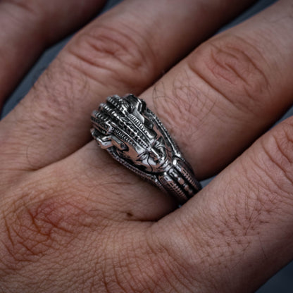 Alien Symbiote Ring - Empire of the Gods